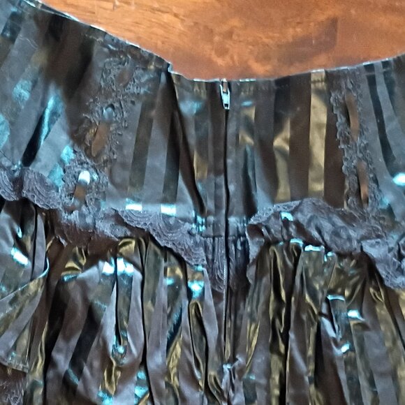 Lip Service Blacklist Aline Skirt --- Goth - Picture 5 of 6